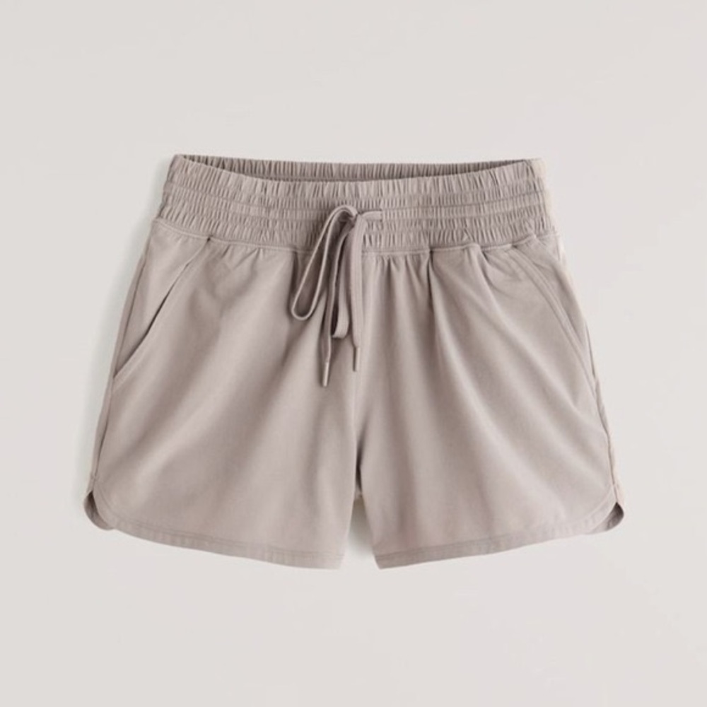 YPB ABERCROMBIE MotionTEK lined workout short XS in color taupe